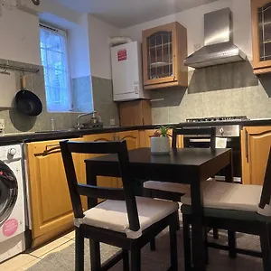  Guest house Holybush Bethnal